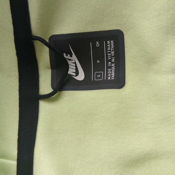 Nike tech jacket - Picture 3 of 5